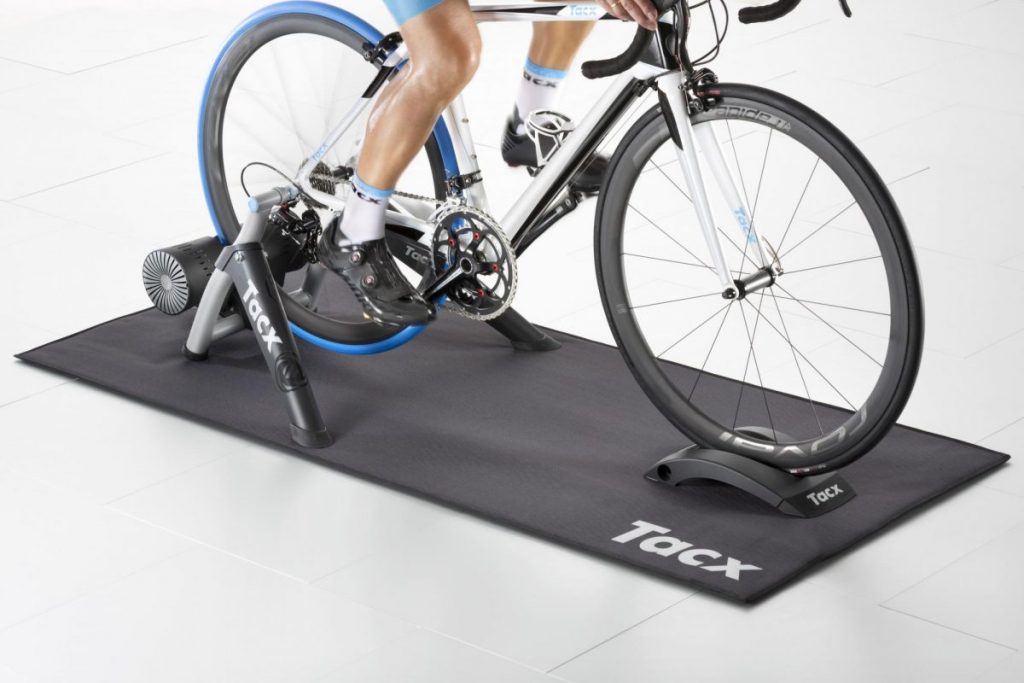 Tacx Rollentrainer mit Matte